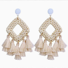 2 Paar Rattan-Quastenohrringe, Tropfenohrringe im Bohemian-Stil, weißer und rosa leichter Statement-Schmuck