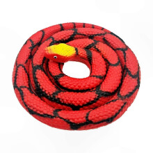 (Red) Realistinen kumikäärmelelu puutarhaleikkeihin ja stressin lievitykseen, pehmeä 76 cm:n python-toimintahahmo