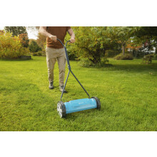 Gardena Classic Cylinder Mower 400: Manual mower with a 40-cm working width for lawn areas up to 200 m², blade cylinder of quality steel