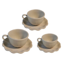 Realistisches Miniatur-Kaffeetasse- und-Helles Teebraun