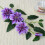 Ornamento de flor artificial de clematis roxa com folhas verdes. 1