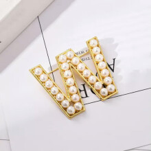 Broche con letras del alfabeto en oro perlado (26 letras)