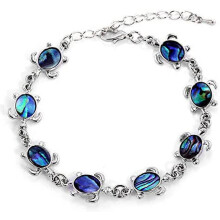 Pulseira de corrente prateada com tartaruga marinha e fecho lagosta.