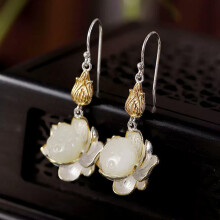 Witte jade lotus oorbellen, 925 zilver, natuurlijke chalcedoon