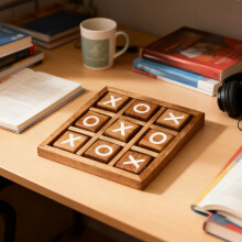 Tragbares Tic-Tac-Toe-Spielset aus Holz in Reisegröße
