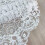Chemin de table brodé en dentelle pour une réception de mariage 6