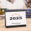 Calendário de mesa 2025 com virada vertical e 12 meses 5