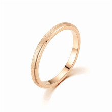 Anello di coppia con finitura satinata, misura regolabile.