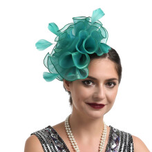 Chapeau Derby vert pour femme avec fleurs, résille et plumes