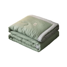 Couette Queen unie en microfibre ultra-douce