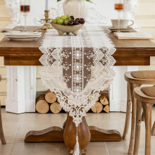 Chemin de table en dentelle blanche brodée à motif ajouré 72 x 12