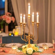 Couronne de bougie en rose artificielle avec guirlande d'eucalyptus (1 pièce)