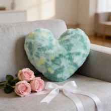Coussin cœur en fausse laine à poils longs (1 pièce)