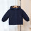 Cappotto invernale da bambino con cappuccio, foderato in pile e tasche. 1