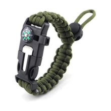 Outdoor kampeer- en wandelarmband met kompas, fluitje en verstelbare polsband voor avontuurlijke activiteiten.