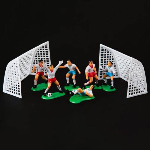 Mini soccer figures football goal post model railway 2