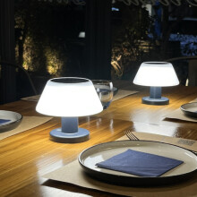 Solarbetriebene Nacht-/Schreibtischlampe für die Atmosphäre einer Outdoor-Bar/eines Restaurants