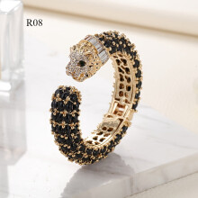 Pulseira vintage de resina com leão e strass (1 peça)