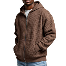 Moletom masculino com capuz, zíper frontal e textura waffle, com bolso canguru.