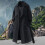 Trench coat masculino oversized, modelagem ampla e comprimento médio. 2