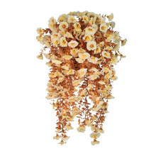 Couronne artificielle de liseron avec des fleurs blanches denses