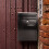 Boîte aux lettres murale verticale verrouillable, capacité moyenne 2