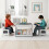 Conjunto de mesa e 2 cadeiras infantis, tampo com quadro-negro e quadro branco, com espaço para armazenamento. 1