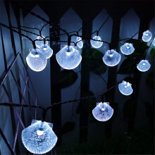Solar lichtslinger met LED-lampjes in de vorm van een schelp, geschikt voor binnen en buiten.