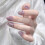 Faux ongles violets œil de chat avec accents de strass 4
