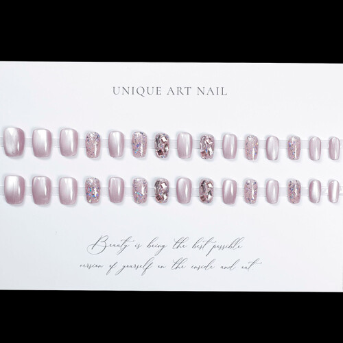 Faux ongles violets œil de chat avec accents de strass 1