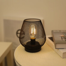 Lanterne LED en métal avec ampoule Edison, alimentée par piles