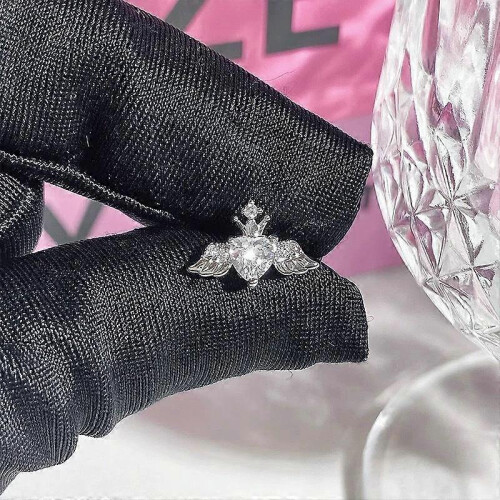 Orecchini a forma di cuore con strass e ali, perfetti per lo stile punk e come regalo per le donne.