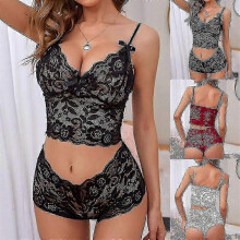 Conjunto de lingerie sensual feminina preto em renda, shorts e top de alças, conjunto com cueca e estampado floral