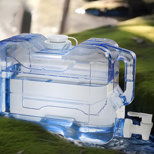 Portable Water Storage Container with Spigot 7.5L 2
