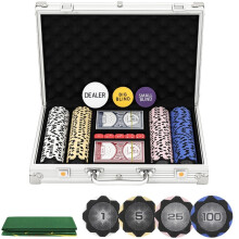 Set di fiches da poker in custodia con dadi, bottone del mazziere e carte da gioco.