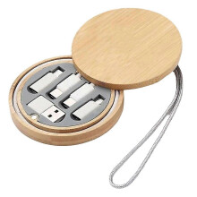 Kompatybilny z zestawem adapterów USB 65 W. Etui podróżne z kablem szybkiego ładowania.