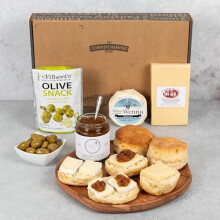 Savoury Cream Tea Hamper Gift | Cheese Scones, Cornish Cheddar & Brie, Chutney & Olives | British Savoury Food Hamper | Cheese Lover’s Gift Box