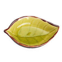 assiette à sauce en céramique en forme de feuille, idéale pour servir des amuse-gueules et autres condiments.