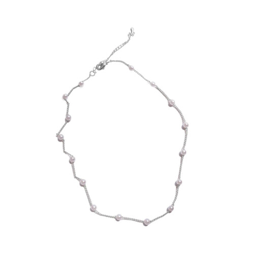 Stilvolle Perlenkette, elegante Halskette mit kleinen Perlen, modisches Accessoire für Damen