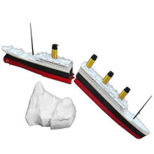 Realistisches Titanic-Badespielzeug, zerbrechliches Schiff in zwei Hälften für Poolspiele, historisch akkurate Nachbildung inklusive