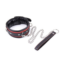 Lädervadderad halsbandschoker, justerbar punk cosplay-halsband med kedjekoppel, svart och röd