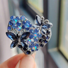Broches de luxe en cristal bleu et rouge en forme de cœur, ornées de strass et de papillons, pour la Saint-Valentin. Bijou idéal pour l