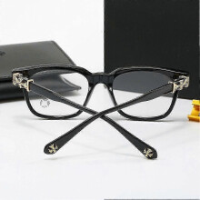 Gafas de sol cuadradas de metal para hombre y mujer, ligeras, con protección UV y diseño clásico ideal para viajar.