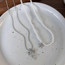 Dubbellaagse kralen choker ketting met strikje, elegante sleutelbeenketting, perfecte aanvulling op elke outfit. Zilverkleurig.