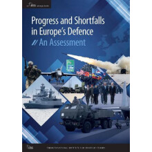 Progress and Shortfalls in Europes Defence An Assessment Paperback Boo