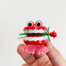 (Rose Flower)Colorful Plastic Wind Up Walking Chattering Teeth Toys With Eyes Toys Educational
