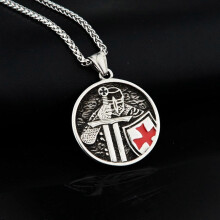 Heren punk ketting met vintage amulet hanger, verstelbare ketting, roestvrijstalen textuur, geschikt voor dagelijks gebruik.