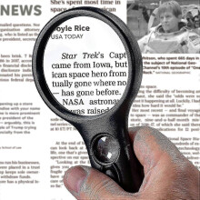 Macular Degeneration Magnifying Glass with LED Light and Durable Lens