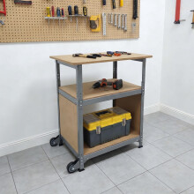 Verrijdbare werkbank met wielen, gereedschapsbord en in hoogte verstelbare constructie.