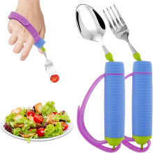Set de tacâmuri adaptive rotative la 360 cu curea din silicon – furculiță și lingură antiderapante pentru tremor
